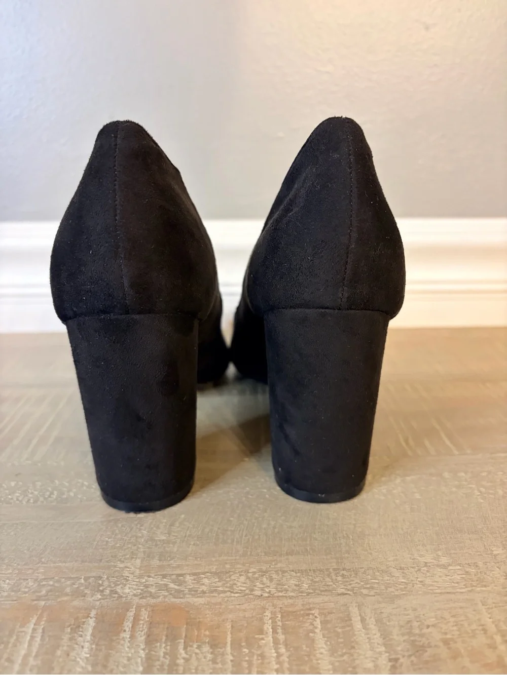 Marc Fisher Women’s Black Suede Pointy Toe Block Heel Pumps, Size 6.5